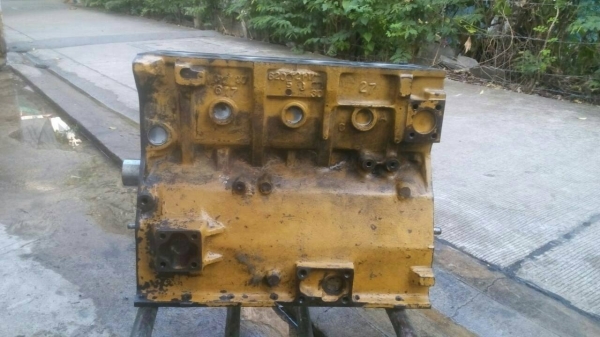 ขายเสื้อสูบรถแมคโค PC-200-5 และ PC-120-5 สภาพสวย 6-D-95-L และ 4-D-95-L ไม่มีรอยแตกร้าว ขายไม่แพงครับ