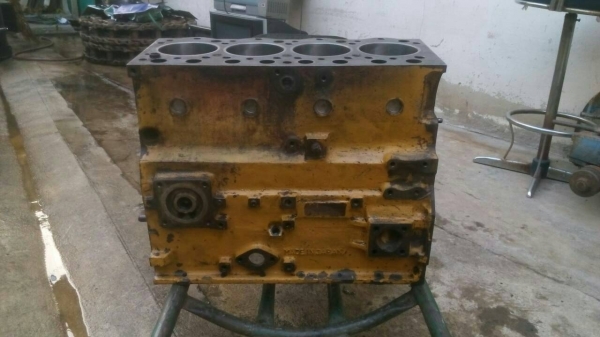 ขายเสื้อสูบรถแมคโค PC-200-5 และ PC-120-5 สภาพสวย 6-D-95-L และ 4-D-95-L ไม่มีรอยแตกร้าว ขายไม่แพงครับ