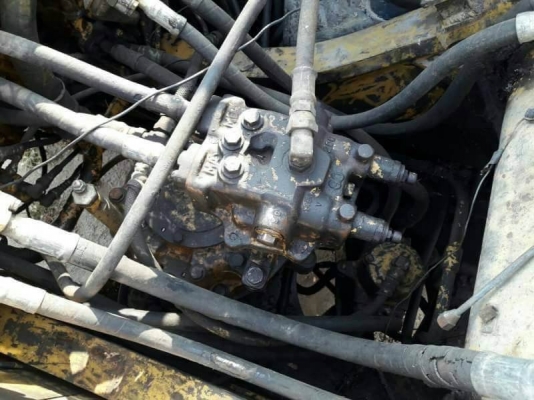 ขาย 385,000 KOMATSU  200 - 5 ซี่เรียลสูง 64913  เครื่องดี ปั้มดี  เอวแน่น  ช่วงล่างพอใช้รถทำงานอยู่   รถอยู่ นครปฐม โทร&amp;ไอดีไลน์ 0610710295