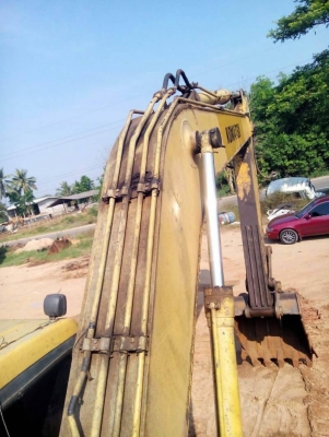 ขาย 650,000 KOMATSU PC200-6 เครื่อง KOMATSU  ไฟฟ้าครบ เครื่องดี ปั้มแรง เอวขยับนิดๆ ช่วงล่างดี อินวอยทร์   รถอยู่ นครปฐม โทร&amp;ไอดีไลน์ 0610710295