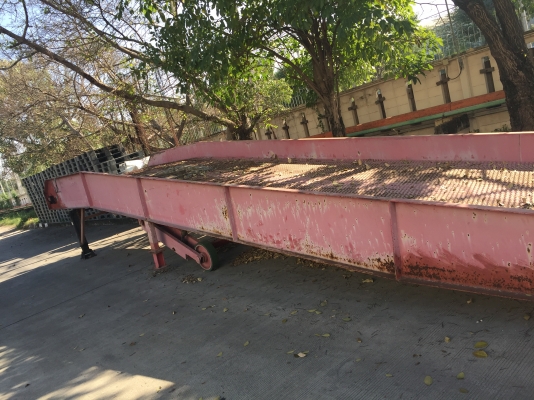 ทางลาดสำหรับโหลดสินค้าเข้าออกตู้คอนเทนเนอร์  สนใจสอบถาม 081-613-9080 คุณชุมพล