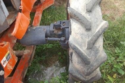 ขาย 365,000 รถไถ KUBOTA M6040 ปี 56 ฝาครอบเครื่องมีบุบ เอกสารเล่มทะเบียนเต็ม อุปกรณ์มีใบดันหน้า และผาน 3  รถอยู่ จ.อุดรธานี โทร&amp;ไอดีไลน์ 0610710295