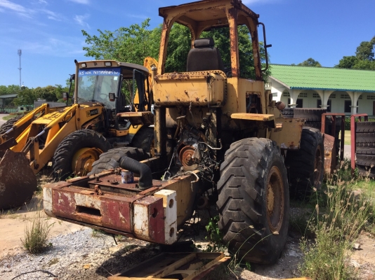 ขายซาก..รถตักล้อยางcat916F เครื่องพัง เสื้อแตก เกียร์ดี ขายตามสภาพเท่านั้น