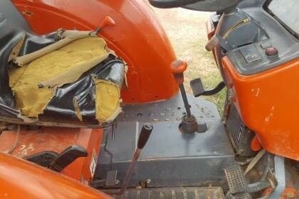 ขาย 365,000 รถไถ KUBOTA M6040 ปี 56 ฝาครอบเครื่องมีบุบ เอกสารเล่มทะเบียนเต็ม อุปกรณ์มีใบดันหน้า และผาน 3  รถอยู่ จ.อุดรธานี  โทร 098-1862844 อ๊อฟ 101 ไอดีไลน์ ja5657