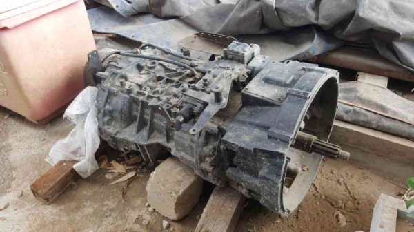 ขาย เกียร์ ZF ยกลงจาก ISUZU DECA 270 สภาพพร้อมใช้งานครับ