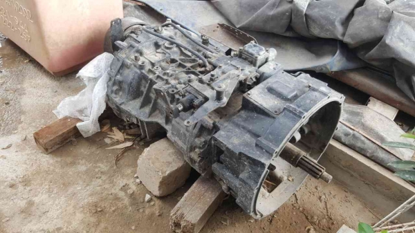 ขาย เกียร์ ZF ยกลงจาก ISUZU DECA 270 สภาพพร้อมใช้งานครับ