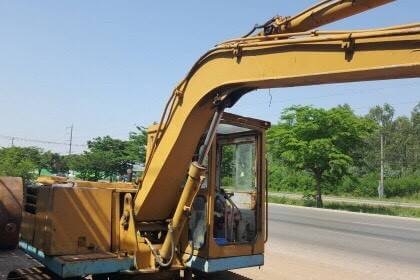 ขาย 245,000 แบคโฮ KOMATSU 10 HT รุ่น 2 มีไลน์หัวเจาะ เรียบร้อย เครื่องแน่น ปั้มดี เอวไม่หลวม ช่วงล่างเต็ม เอกสารใบซื้อขาย  รถอยู่ จ.อุดรธานี  โทร&amp;ไอดีไลน์ 0610710295