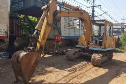 ขาย 245,000 แบคโฮ KOMATSU 10 HT รุ่น 2 มีไลน์หัวเจาะ เรียบร้อย เครื่องแน่น ปั้มดี เอวไม่หลวม ช่วงล่างเต็ม เอกสารใบซื้อขาย  รถอยู่ จ.อุดรธานี  โทร&amp;ไอดีไลน์ 0610710295