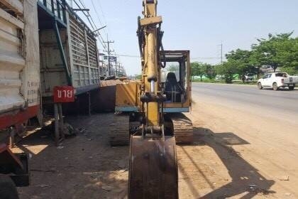 ขาย 245,000 แบคโฮ KOMATSU 10 HT รุ่น 2 มีไลน์หัวเจาะ เรียบร้อย เครื่องแน่น ปั้มดี เอวไม่หลวม ช่วงล่างเต็ม เอกสารใบซื้อขาย  รถอยู่ จ.อุดรธานี  โทร&amp;ไอดีไลน์ 0610710295