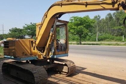 ขาย 245,000 แบคโฮ KOMATSU 10 HT รุ่น 2 มีไลน์หัวเจาะ เรียบร้อย เครื่องแน่น ปั้มดี เอวไม่หลวม ช่วงล่างเต็ม เอกสารใบซื้อขาย  รถอยู่ จ.อุดรธานี  โทร&amp;ไอดีไลน์ 0610710295