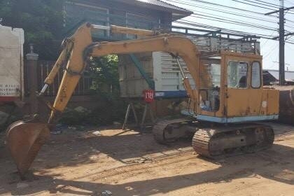 ขาย 245,000 แบคโฮ KOMATSU 10 HT รุ่น 2 มีไลน์หัวเจาะ เรียบร้อย เครื่องแน่น ปั้มดี เอวไม่หลวม ช่วงล่างเต็ม เอกสารใบซื้อขาย  รถอยู่ จ.อุดรธานี  โทร&amp;ไอดีไลน์ 0610710295