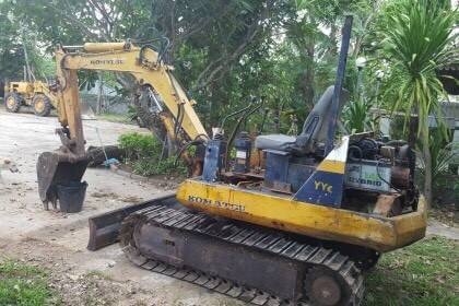 ขาย 195,000 รถแบคโฮเล็ก KOMATSU PC20-5 เครื่องดี ปั้มดี ช่วงล่างแน่น รถใช้งานอยู่ครับ เอกสารใบซื้อขาย  รถอยู่ จ.อุดรธานี  โทร&amp;ไอดีไลน์ 0610710295
