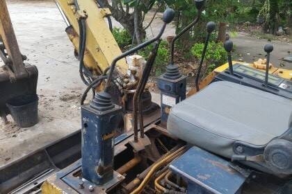 ขาย 195,000 รถแบคโฮเล็ก KOMATSU PC20-5 เครื่องดี ปั้มดี ช่วงล่างแน่น รถใช้งานอยู่ครับ เอกสารใบซื้อขาย  รถอยู่ จ.อุดรธานี  โทร&amp;ไอดีไลน์ 0610710295