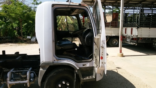 ขายหกล้อดั้มเอฟชี4เจปี40เครื่อง140แรงรถสวยพร้อมใช้0616892888