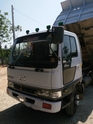 ขายหกล้อดั้มเอฟชี4เจปี40เครื่อง140แรงรถสวยพร้อมใช้0616892888