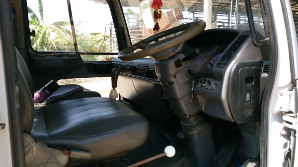 ขายหกล้อดั้มเอฟชี4เจปี40เครื่อง140แรงรถสวยพร้อมใช้0616892888