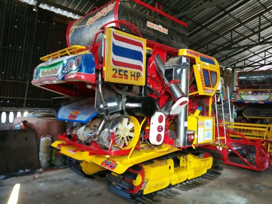 ขายรถเกี่ยวข้าว เกษตรพัฒนาเจ้าช้างไวไฟปี54 เครื่อง6M61 24V 225เทอร์โบว์