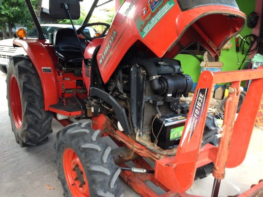 รถไถ 36 แรงปี  53 อุปกร 3 อย่าง   ซ. ม  2000   นิด ฯฯ มือเดียวป้ายแดง  ราคาเบาฯฯ  285000   บาท  วันทูคอล 098 668-3479 dtac 094 283-9369 สิทธิ์ คัล