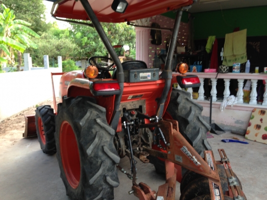 รถไถ 36 แรงปี  53 อุปกร 3 อย่าง   ซ. ม  2000   นิด ฯฯ มือเดียวป้ายแดง  ราคาเบาฯฯ  285000   บาท  วันทูคอล 098 668-3479 dtac 094 283-9369 สิทธิ์ คัล