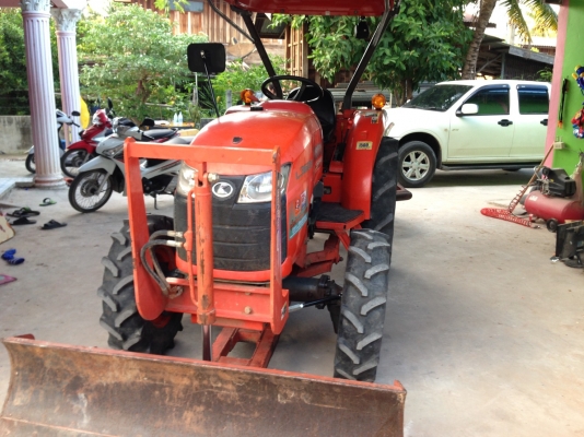 รถไถ 36 แรงปี  53 อุปกร 3 อย่าง   ซ. ม  2000   นิด ฯฯ มือเดียวป้ายแดง  ราคาเบาฯฯ  285000   บาท  วันทูคอล 098 668-3479 dtac 094 283-9369 สิทธิ์ คัล