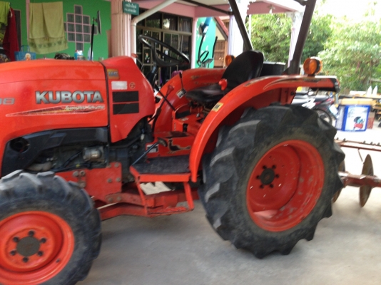 รถไถ 36 แรงปี  53 อุปกร 3 อย่าง   ซ. ม  2000   นิด ฯฯ มือเดียวป้ายแดง  ราคาเบาฯฯ  285000   บาท  วันทูคอล 098 668-3479 dtac 094 283-9369 สิทธิ์ คัล