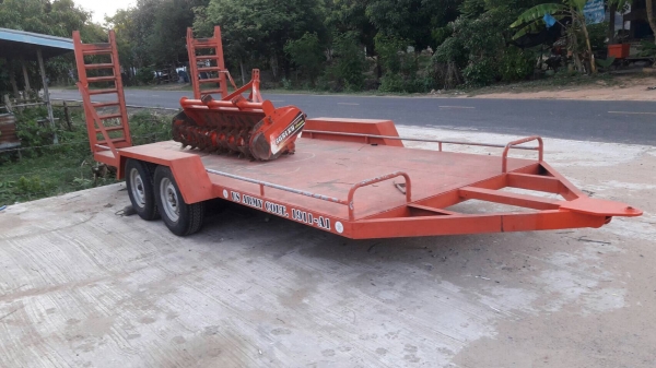 ขาย 36,000บาท เทนเลอร์ลาก รถเกี่ยวคูโบต้า 95-แบคโครPc40.  สภาพใหม่ ยาว5x2เมตร รับน้ำหนักได้4ตัน