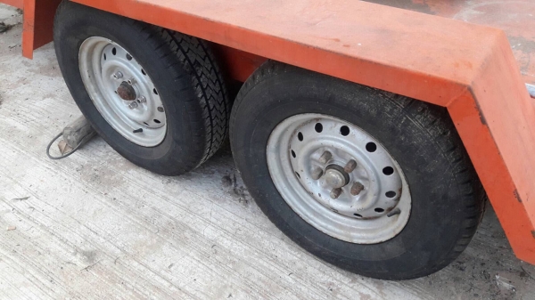 ขาย 36,000บาท เทนเลอร์ลาก รถเกี่ยวคูโบต้า 95-แบคโครPc40.  สภาพใหม่ ยาว5x2เมตร รับน้ำหนักได้4ตัน