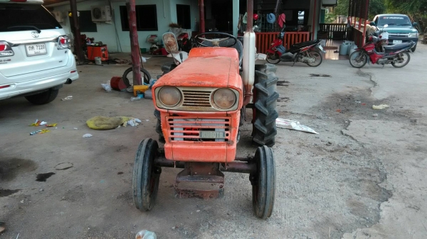 รถไถคูโบต้านั้งขับรุ่นL2000สภาพดีซื้อไปใช้งานใด้เลยคับ