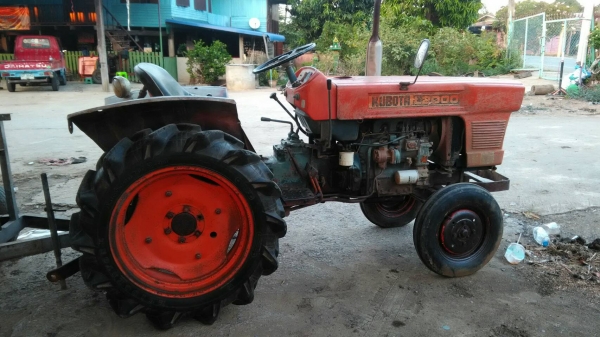 รถไถคูโบต้านั้งขับรุ่นL2000สภาพดีซื้อไปใช้งานใด้เลยคับ