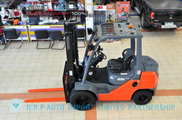 รถโฟล์คลิฟท์พร้อมขาย TOYOTA รุ่น 8FD25-31964 นำเข้าจากประเทศญี่ปุ่น 100\% ไม่เคยใช้งานในไทย