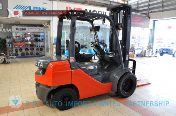 รถโฟล์คลิฟท์พร้อมขาย TOYOTA รุ่น 8FD25-31964 นำเข้าจากประเทศญี่ปุ่น 100\% ไม่เคยใช้งานในไทย