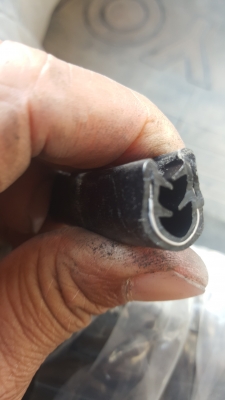 ขายกระดูกงู PVC สูง 1.5 เซ็นปากหนา1 เซ็น 1 ม้วนยาว 50 เมตรมี 77 ม้วนราคาม้วนละ1 พันบาท ขายกระดูกงู PVC สูง 1.5 เซ็นปากหนา1 เซ็น 1 ม้วนยาว 50 เมตรมี 77 ม้วนราคาม้วนละ1 พันบาท