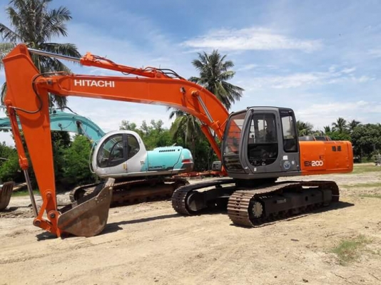 ขายHITACHI  EX200-5E  มาใหม่  เก่าญี่ปุ่นแท้  สภาพสวย    ใช้งานมาแค่  1,XXX  ชั่วโมง  ลองระบบกันได้ทุกวัน  โทร  089-3818694  ดวงนภา
