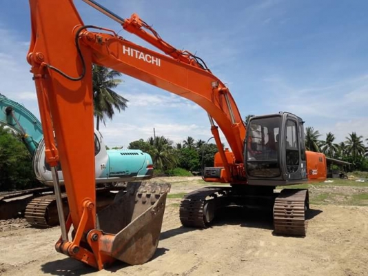 ขายHITACHI  EX200-5E  มาใหม่  เก่าญี่ปุ่นแท้  สภาพสวย    ใช้งานมาแค่  1,XXX  ชั่วโมง  ลองระบบกันได้ทุกวัน  โทร  089-3818694  ดวงนภา