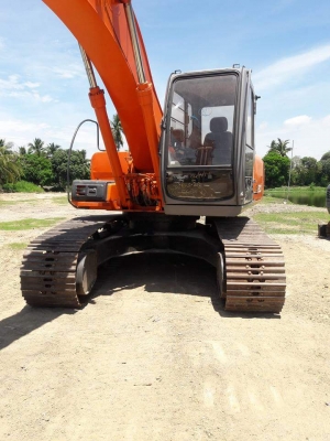 ขายHITACHI  EX200-5E  มาใหม่  เก่าญี่ปุ่นแท้  สภาพสวย    ใช้งานมาแค่  1,XXX  ชั่วโมง  ลองระบบกันได้ทุกวัน  โทร  089-3818694  ดวงนภา