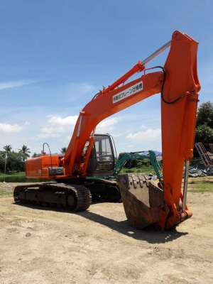 ขายHITACHI  EX200-5E  มาใหม่  เก่าญี่ปุ่นแท้  สภาพสวย    ใช้งานมาแค่  1,XXX  ชั่วโมง  ลองระบบกันได้ทุกวัน  โทร  089-3818694  ดวงนภา