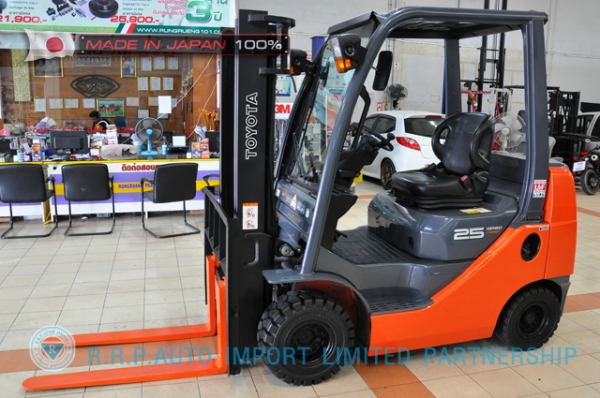 รถโฟล์คลิฟท์พร้อมขาย TOYOTA รุ่น 8FD25-10278 นำเข้าจากประเทศญี่ปุ่น 100\% ไม่เคยใช้งานในไทย