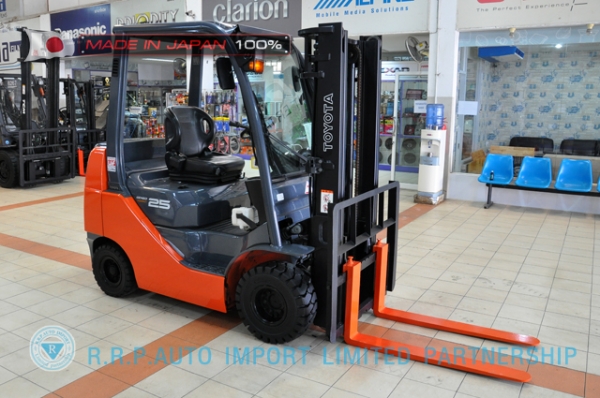 รถโฟล์คลิฟท์พร้อมขาย TOYOTA รุ่น 8FD25-10278 นำเข้าจากประเทศญี่ปุ่น 100\% ไม่เคยใช้งานในไทย