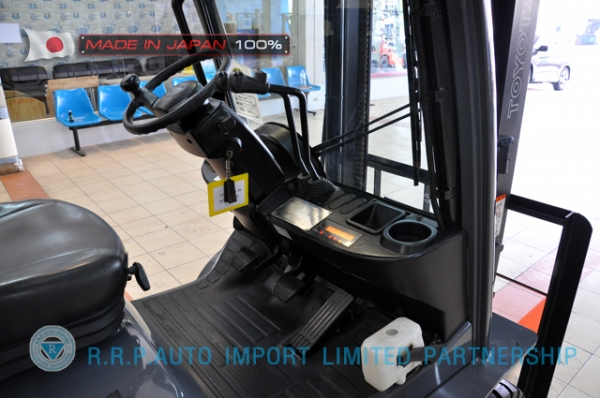 รถโฟล์คลิฟท์พร้อมขาย TOYOTA รุ่น 8FD25-10278 นำเข้าจากประเทศญี่ปุ่น 100\% ไม่เคยใช้งานในไทย