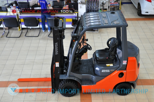 รถโฟล์คลิฟท์พร้อมขาย TOYOTA รุ่น 8FD25-10278 นำเข้าจากประเทศญี่ปุ่น 100\% ไม่เคยใช้งานในไทย