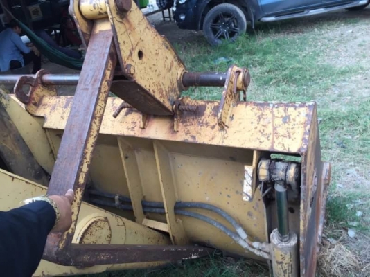 ขาย 445,000 รถตักหน้าขุดหลัง CAT 428-B ระบบขับเคลื่อน2 เพลา โฟร์วิน 4X4 สะภาพรถสวย พร้อมใช้ ปุ้งกี้ปิดเปิดได้ มีระบบใช้งานแบบรถโฟร์คลิปได้ด้วย ยางพร้อมใช้ มูมหลังสไลน์ได้ เอกสารเล่มทะเบียน   รถอยู่ กทม โทร&amp;ไอดีไลน์ 0610710295