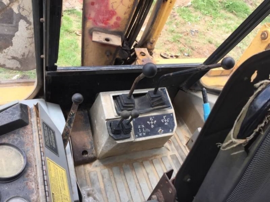 ขาย 445,000 รถตักหน้าขุดหลัง CAT 428-B ระบบขับเคลื่อน2 เพลา โฟร์วิน 4X4 สะภาพรถสวย พร้อมใช้ ปุ้งกี้ปิดเปิดได้ มีระบบใช้งานแบบรถโฟร์คลิปได้ด้วย ยางพร้อมใช้ มูมหลังสไลน์ได้ เอกสารเล่มทะเบียน   รถอยู่ กทม โทร&amp;ไอดีไลน์ 0610710295