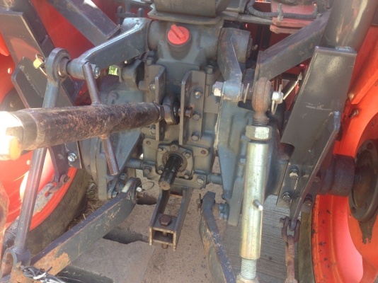 รถไถ 34 แรง เอกสารครบ   อุปกร 2 ชิ้น   ผานหน้ +ผานหลัง    พร้อมใช้ราคาเบา ฯฯฯ  160000  บาท   วันทูคอล 098 668-3479 dtac 094 283-9369 สิทธิ์ คับ