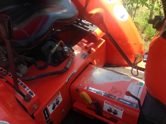 รถไถ 34 แรง เอกสารครบ   อุปกร 2 ชิ้น   ผานหน้ +ผานหลัง    พร้อมใช้ราคาเบา ฯฯฯ  160000  บาท   วันทูคอล 098 668-3479 dtac 094 283-9369 สิทธิ์ คับ