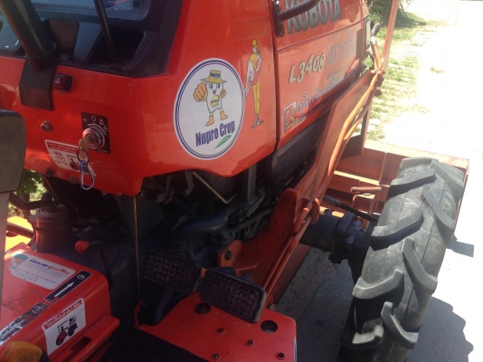 รถไถ 34 แรง เอกสารครบ   อุปกร 2 ชิ้น   ผานหน้ +ผานหลัง    พร้อมใช้ราคาเบา ฯฯฯ  160000  บาท   วันทูคอล 098 668-3479 dtac 094 283-9369 สิทธิ์ คับ