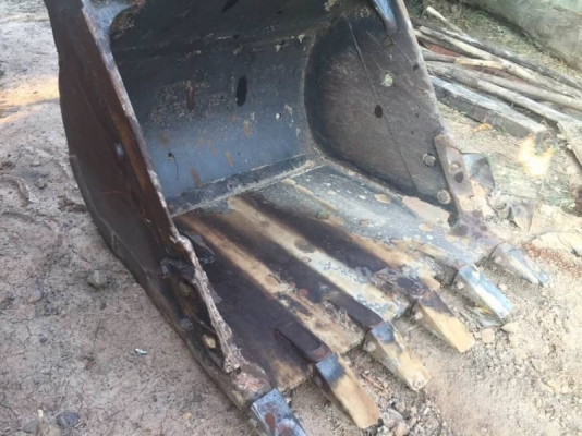 CATTERPILAR 320V1 ราคา 675,000 บาท เครื่องดี ปั้มแรง โช่หนา เอวแน่น ไฟฟ้าครบ เอกสารเล่มทะเบียน  รถอยู่ จ.นครพนม โทร&amp;ไอดีไลน์ 0610710295