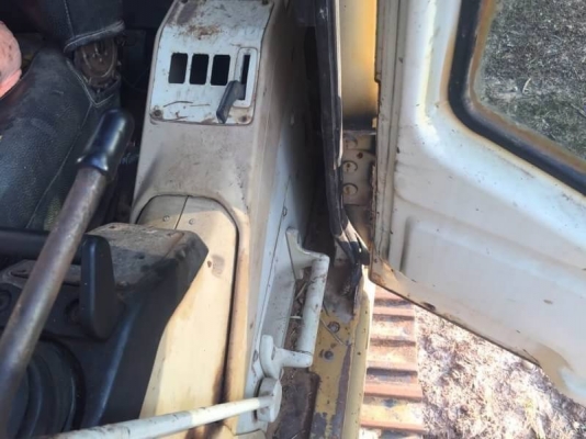 CATTERPILAR 320V1 ราคา 675,000 บาท เครื่องดี ปั้มแรง โช่หนา เอวแน่น ไฟฟ้าครบ เอกสารเล่มทะเบียน  รถอยู่ จ.นครพนม โทร&amp;ไอดีไลน์ 0610710295