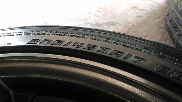 ขายล้อขอบ 17 พร้อมยาง 205/45/17 ปี 15 ขายล้อขอบ 17 พร้อมยาง 205/45/17 ปี 15