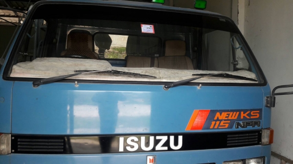6ล้อรั้ว ISUZU 115แรงม้า ห้างแท้ รถสวยมากๆ เครื่องดี คัทซีสวย เดิมโรงงาน ไมล์แท้130000โล ภาษีไม่ขาด เล่มพร้อม ราคาต่อรองได้ สนใจติดต่อ0872976734