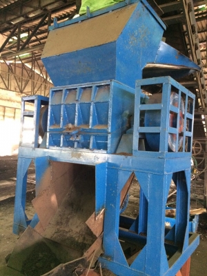 ขายเครื่องสับพลาสติก ขนาดมอเตอร์ 30 แรง ขนาดปากโม่ 27นิ้ว